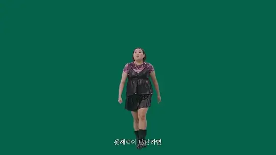CF 장면: 이수지가 주먹을 불끈 쥐고 다가온 뒤 양손 브이를 하며 English Easy를 외친다